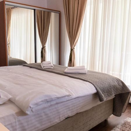 Nature Apartment - Minutes Away From The Old Town And Afi Mall Брашов Экстерьер фото
